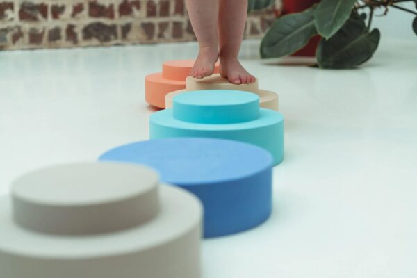 Chaise arc-en-ciel Moes Produits