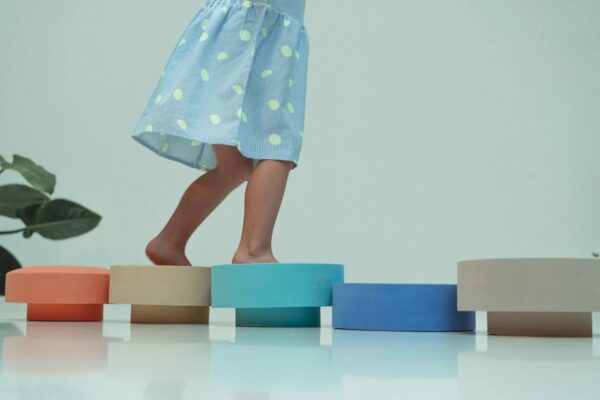 Chaise arc-en-ciel Moes Produits