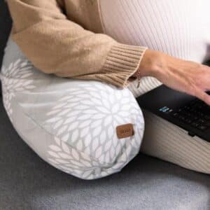 Coussin maternité Big Flopsy Jersey De Coton Flower gris - BEABA – Image 5