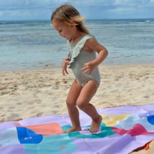 Serviette de plage 2 en 1 violet blanc jaune M 140x70cm - Quut – Image 5